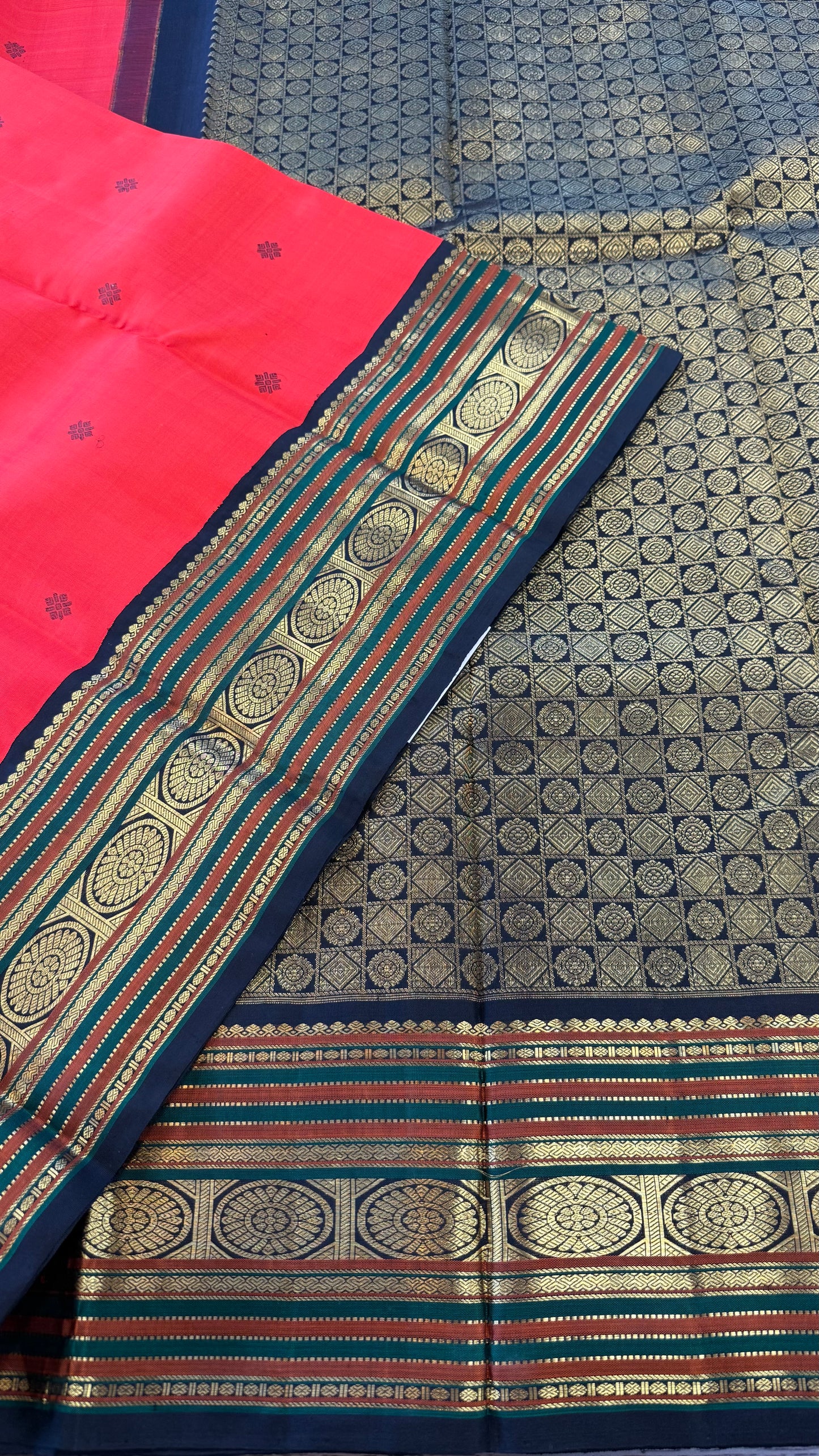 RED ORANGE WITH CONTRAST BLACK GOLD ZARI HANDLOOM KANICHIPURAM SILK SAREE (KSS140)