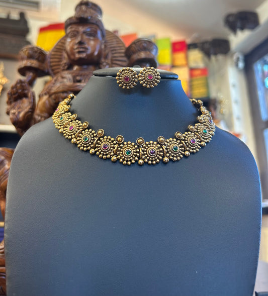 Lathika Chocker Set