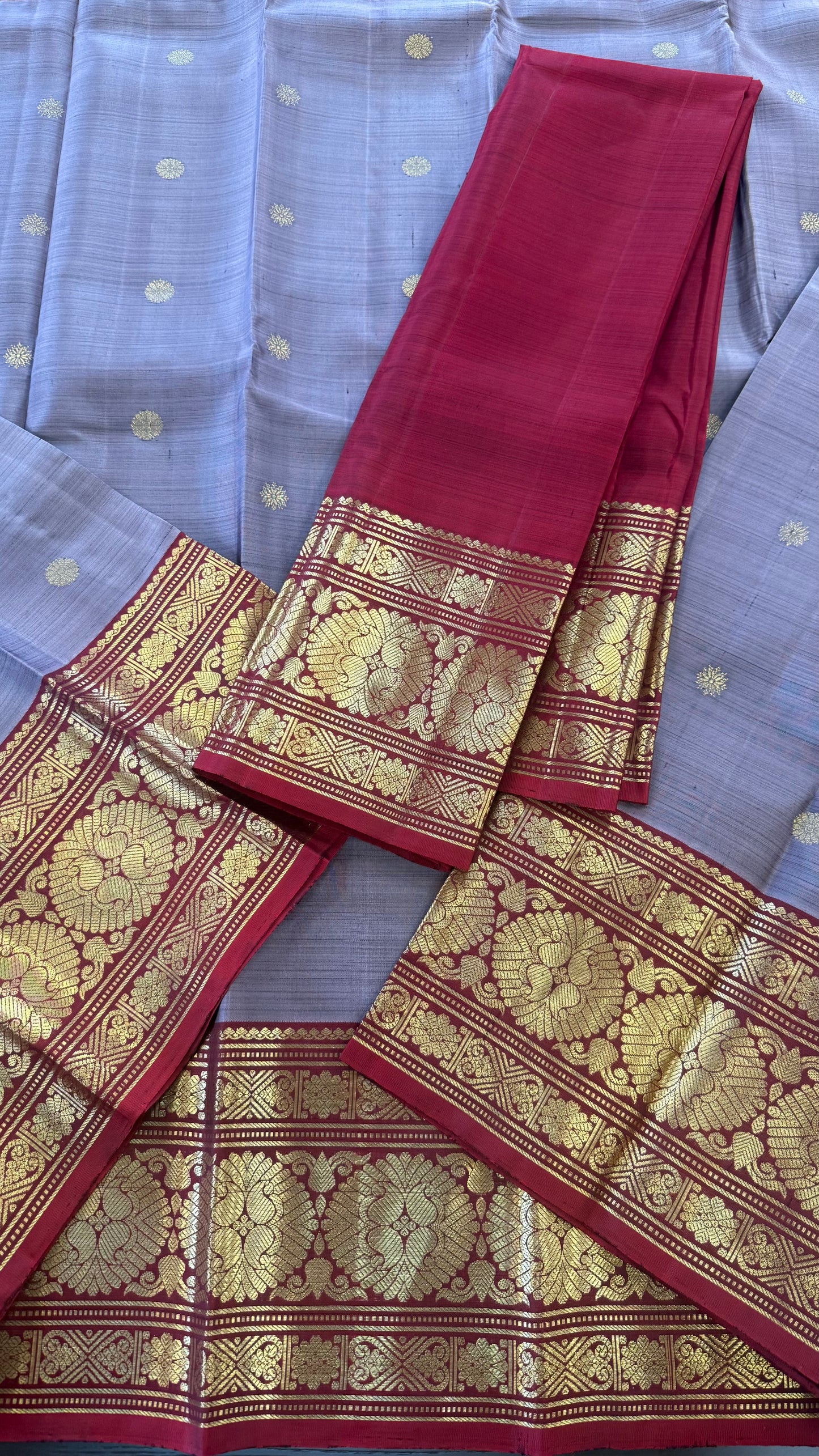 LIGHT GREY WITH CONTRAST DEEP RED GOLD ZARI HANDLOOM KANICHIPURAM SILK SAREE (KSS178)