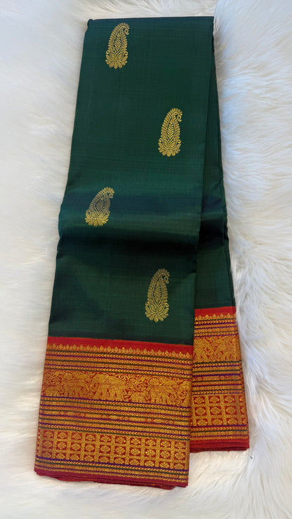 BOTTLE GREEN WITH CONTRAST KANAKABARAM GOLD ZARI HANDLOOM KANICHIPURAM SILK SAREE (KSS476)