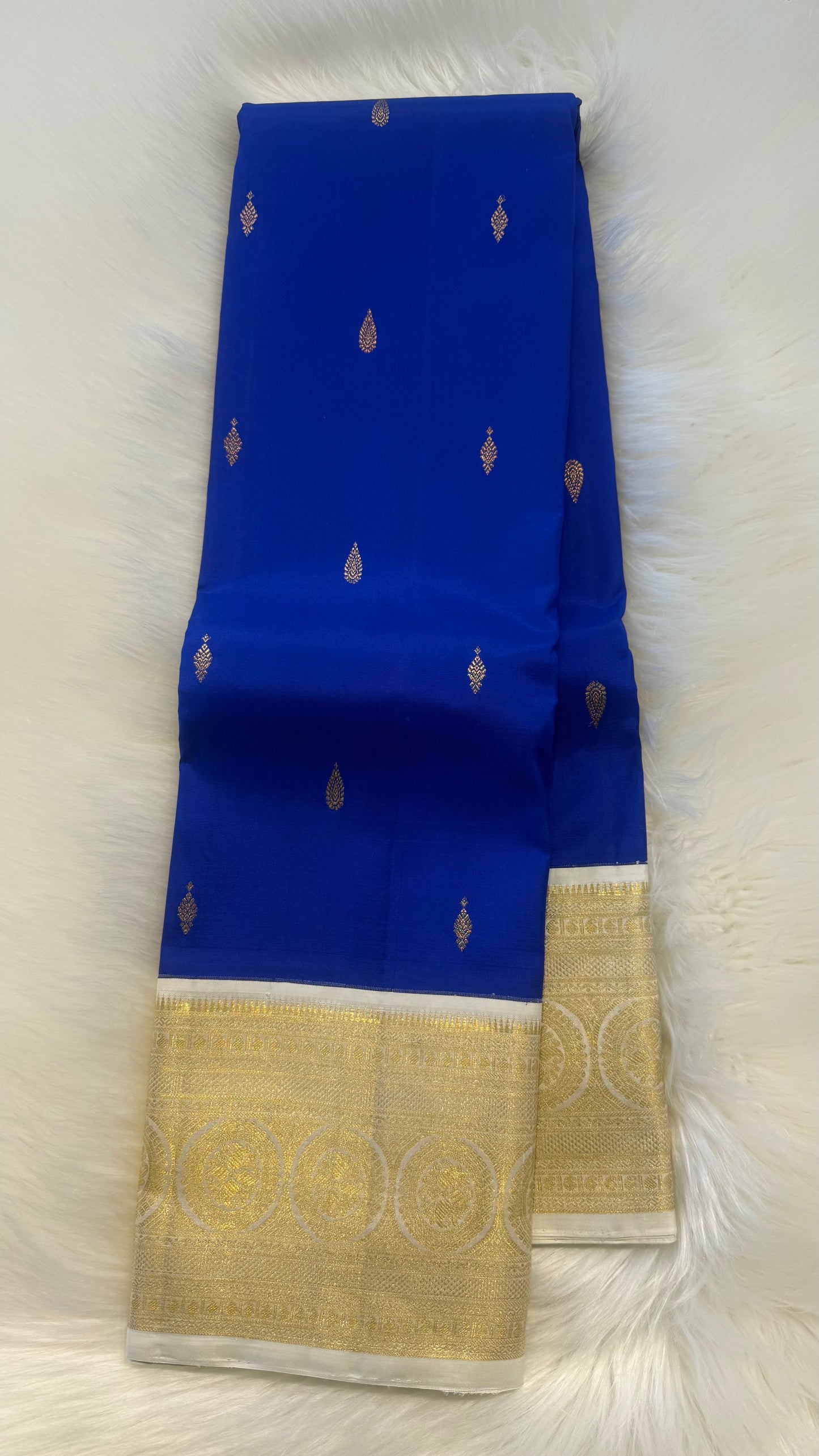 ROYAL BLUE CONTRAST WITH OFF WHITE GOLD ZARI HANDLOOM KANCHIPURAM SILK SAREE (KSS467)
