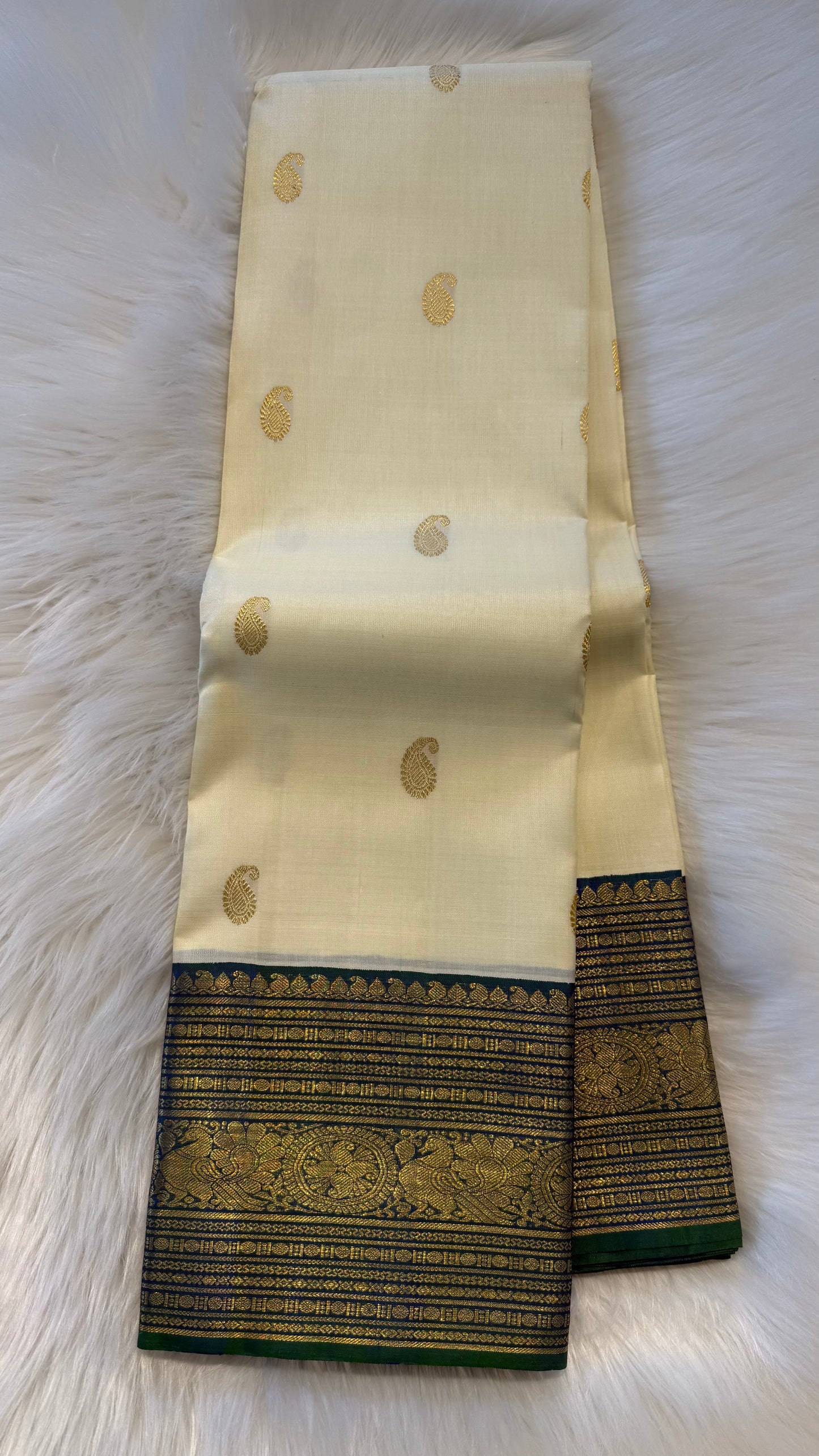 OFF WHITE WITH CONTRAST PEACOCK GREEN GOLD ZARI HANDLOOM KANCHIPURAM SILK SAREE (KSS 474)