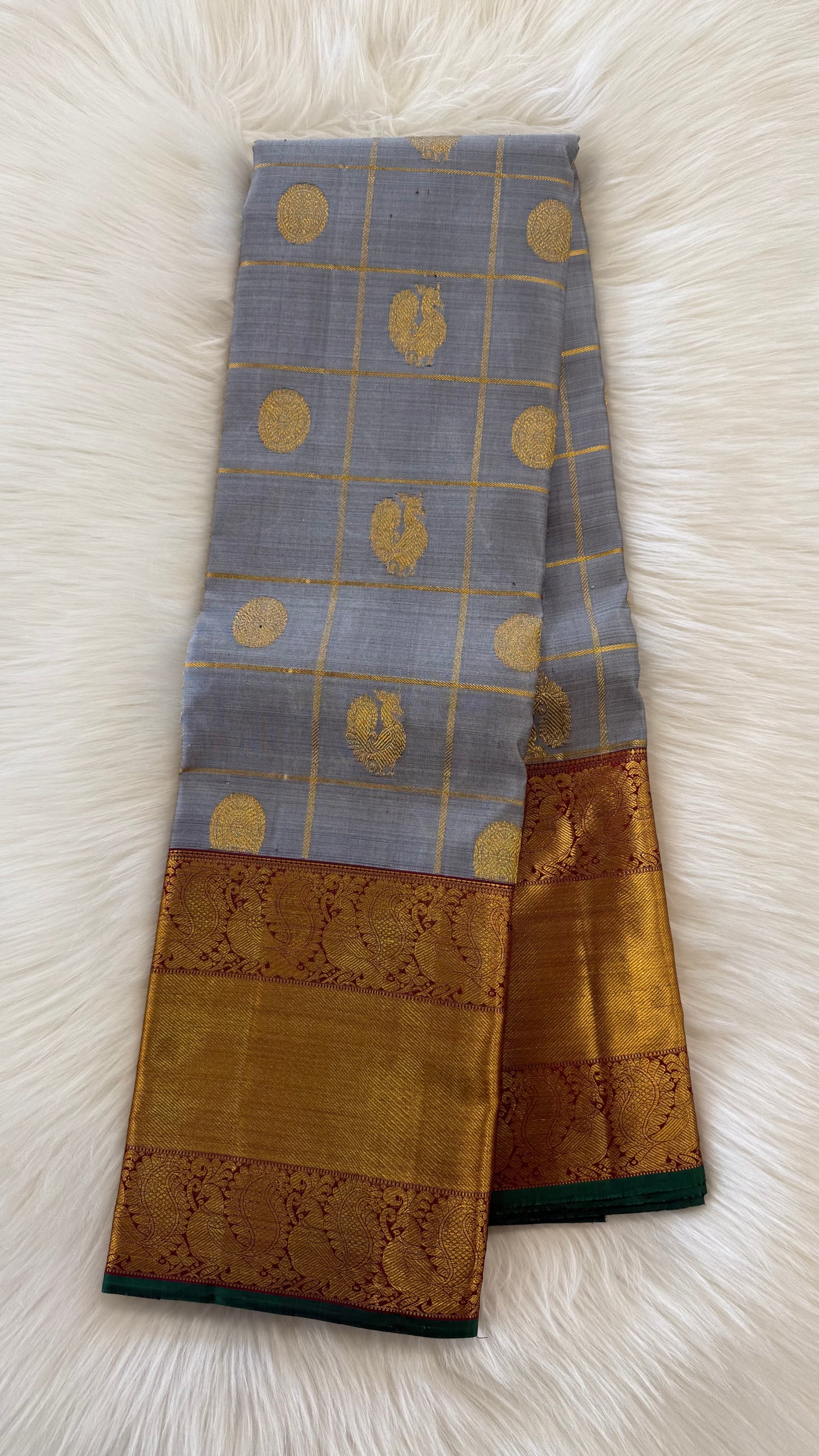 GREY CHECKED WITH CONTRAST MAROON GOLD ZARI HANDLOOM KANICHIPURAM SILK SAREE (KSS170)