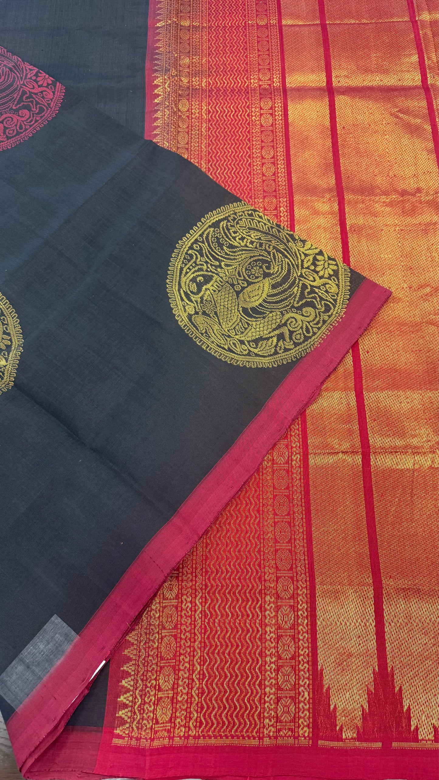 BORDERLESS BLACK WITH CONTRAST MAROON KANCHIPURAM SILK COTTON (KSC60)