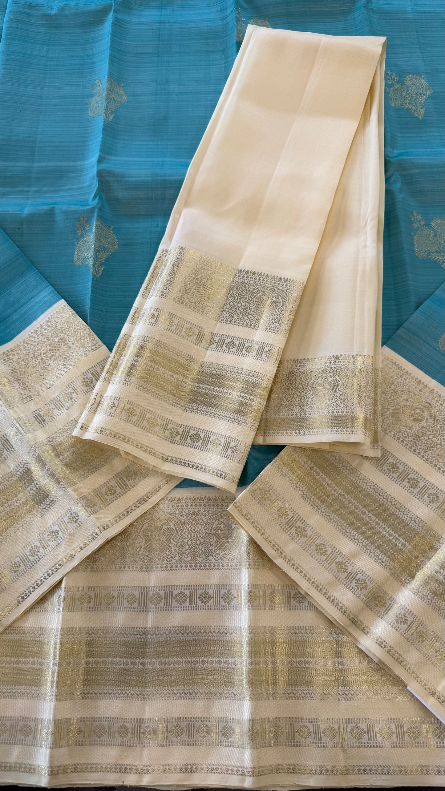 MINT GREEN WITH CONTRAST WHITE GOLD ZARI HANDLOOM KANICHIPURAM SILK SAREE (KSS52)