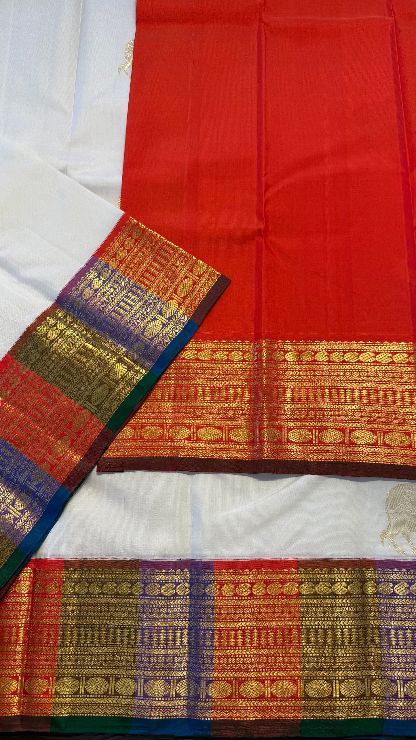 OFF WHITE WITH CONTRAST MULTICOLOR BORDER GOLD ZARI HANDLOOM KANCHIPURAM SILK SAREE (KSS301)
