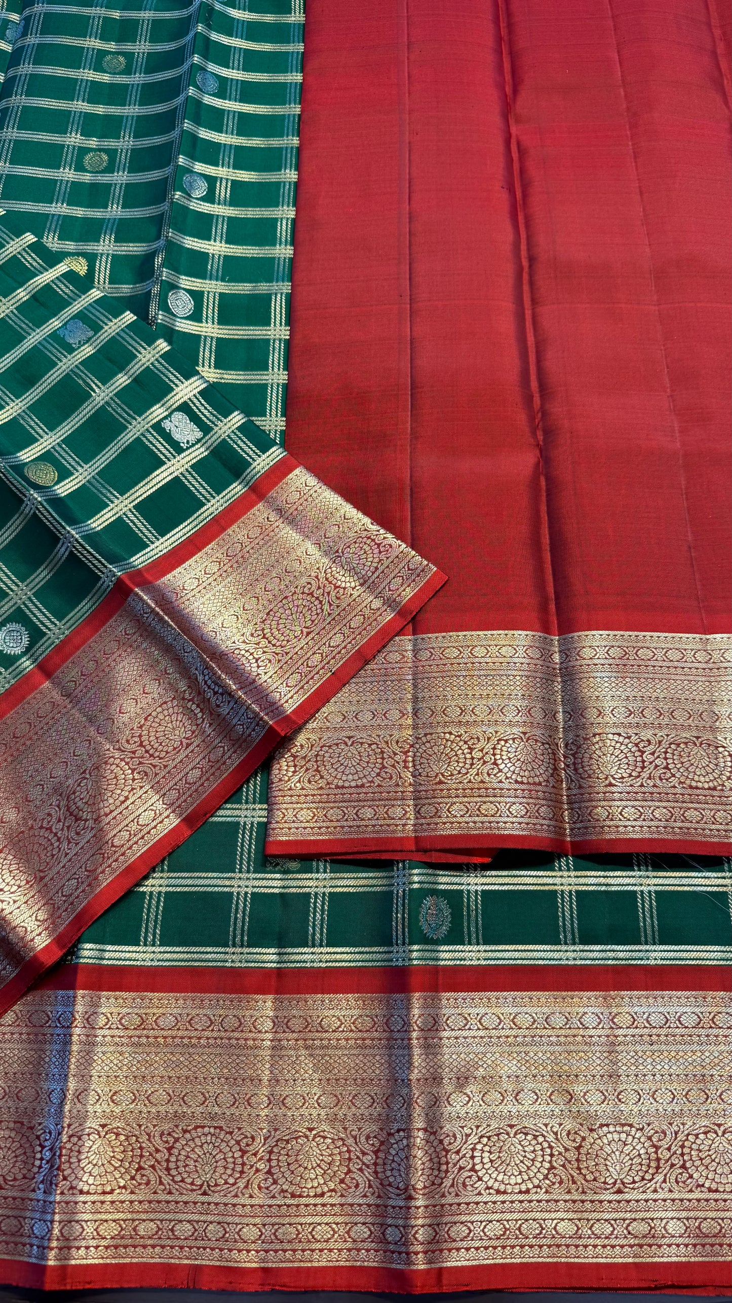 GREEN WITH RED TRADITIONAL CHECKED HANDLOOM KANCHIPURAM SILK SAREE (KSS297)