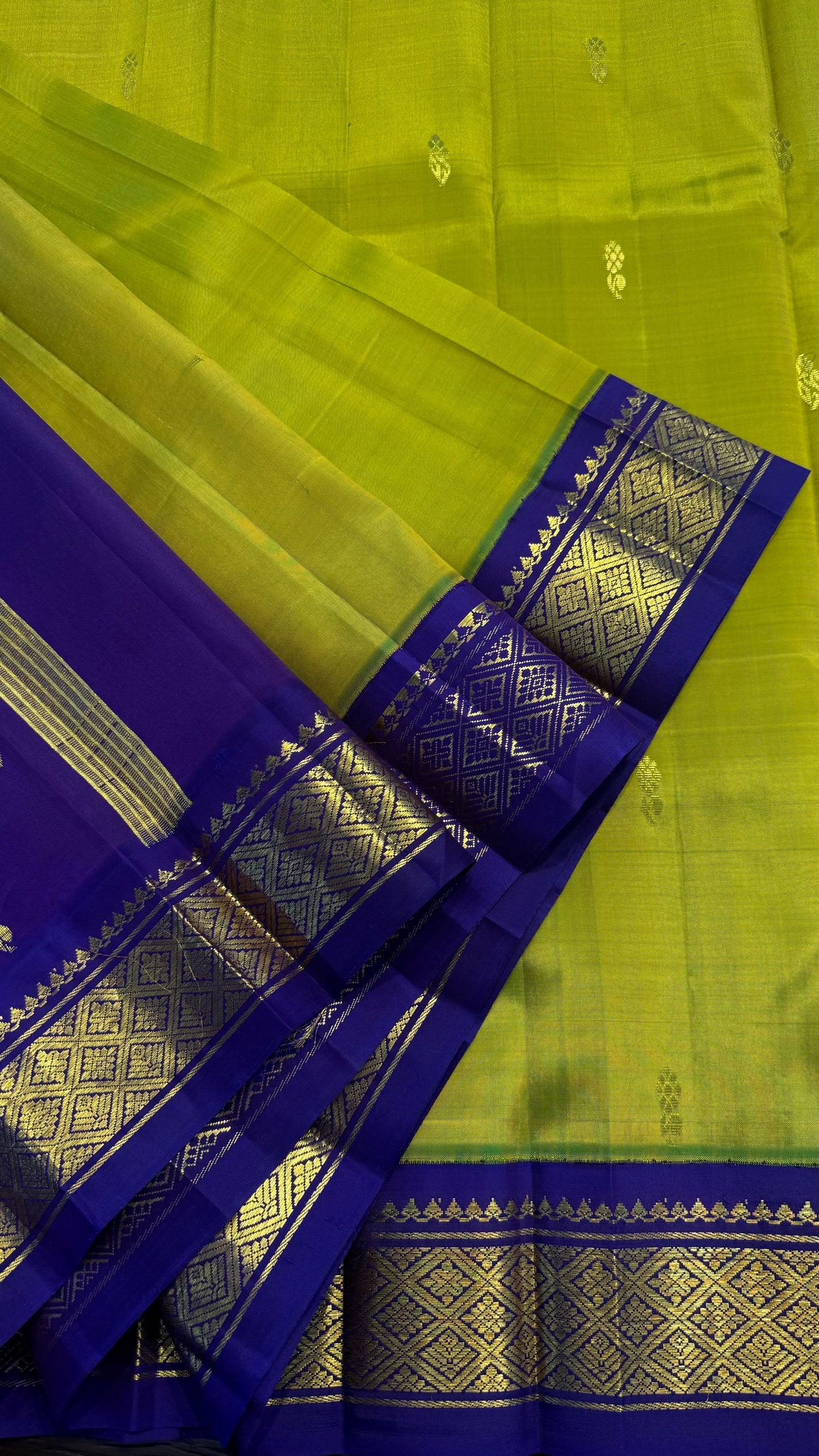 GREEN WITH CONTRAST PURPLE PURE HANDLOOM KANCHIPURAM SINGLE SIDE BORDER SILK SAREE (KSSB12)