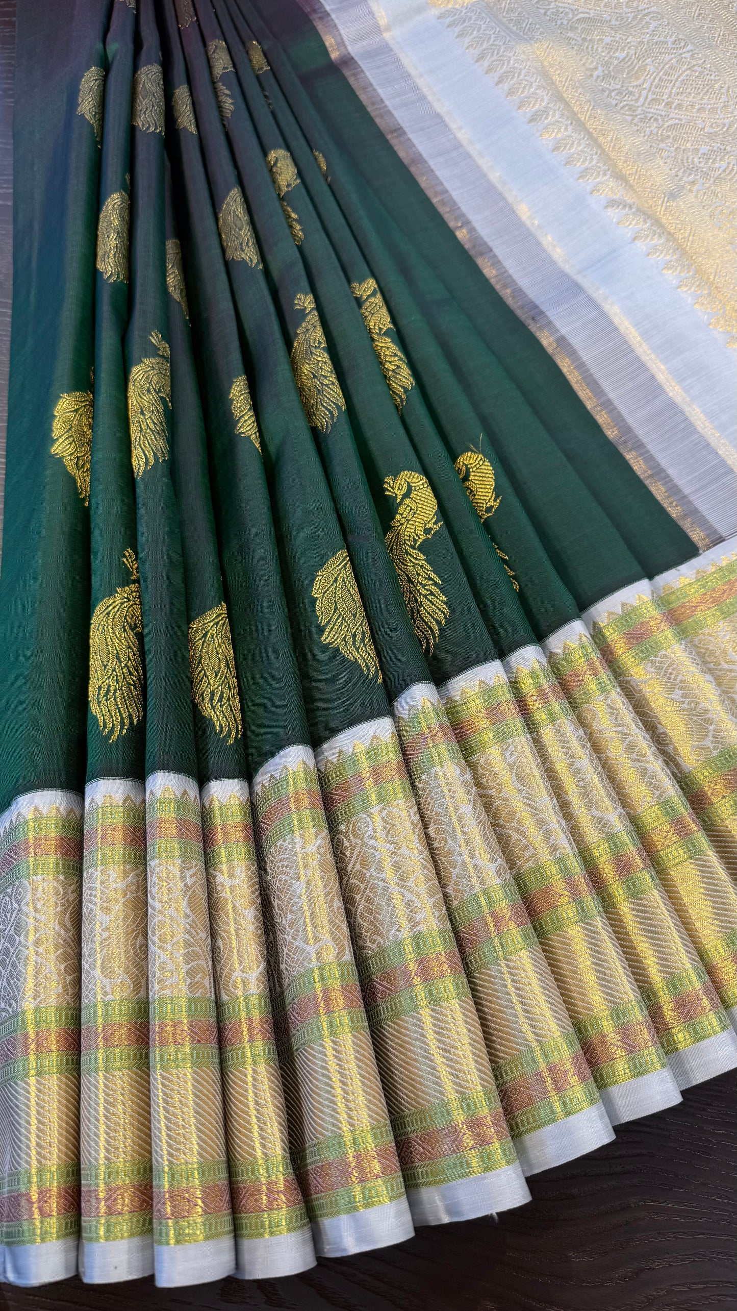 ROYAL GREEN WITH CONTRAST MINT CREAM GOLD ZARI HANDLOOM KANCHIPURAM SILK SAREE (KSS477)