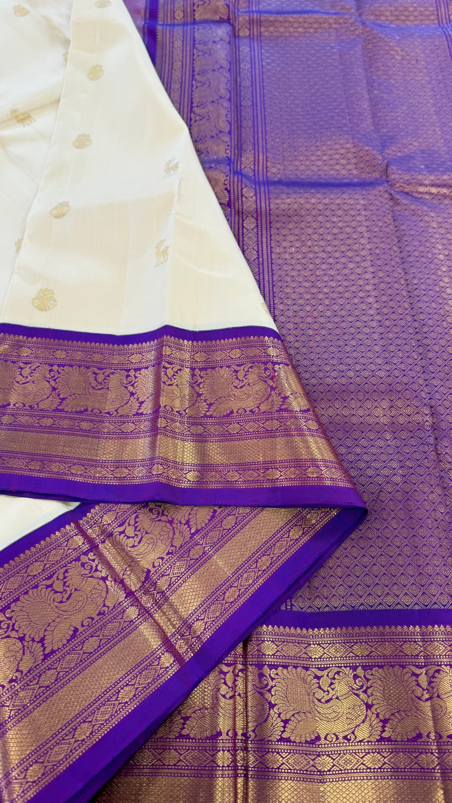 OFF WHITE CONTRAST VADAMALLI PURPLE HANDLOOM PURE KANICHIPURAM SILK SAREE (KSS224)