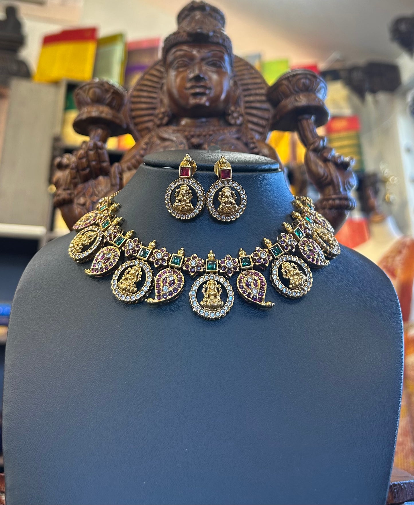 Tiya Short Chocker Set