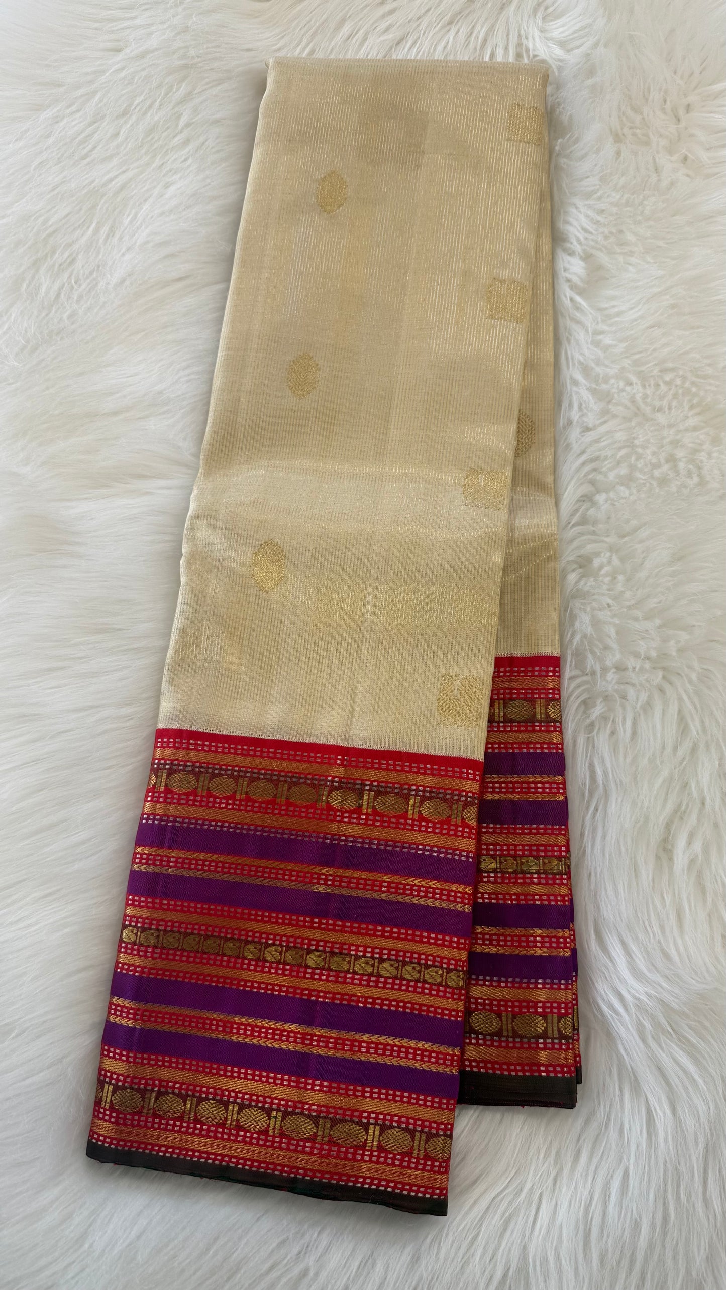 GOLD KORVAI CONTRAST RED BORDER GOLD ZARI HANDLOOM KANICHIPURAM SILK SAREE (KSS62)