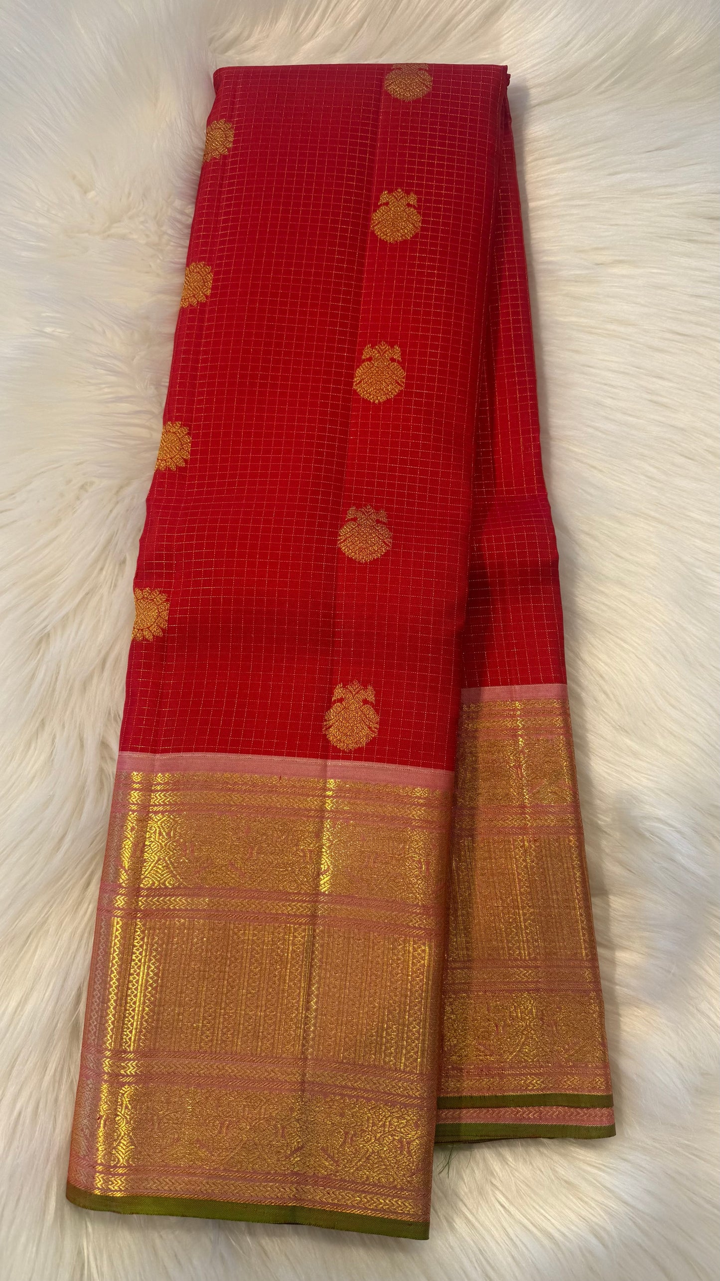 VAIRA OOSI CHILLI RED SMALL KATTAM CONTRAST WITH PASTEL PINK PURE HANDLOOM KANCHIPURAM SILK SAREE (KSS 489)