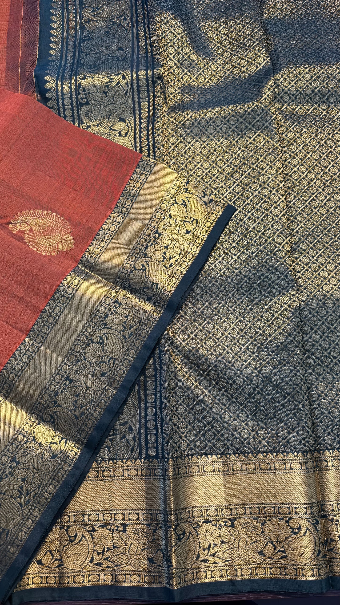 RUST WITH CONTRAST GREEN GOLD ZARI HANDLOOM KANCHIPURAM SILK SAREE (KSS366)
