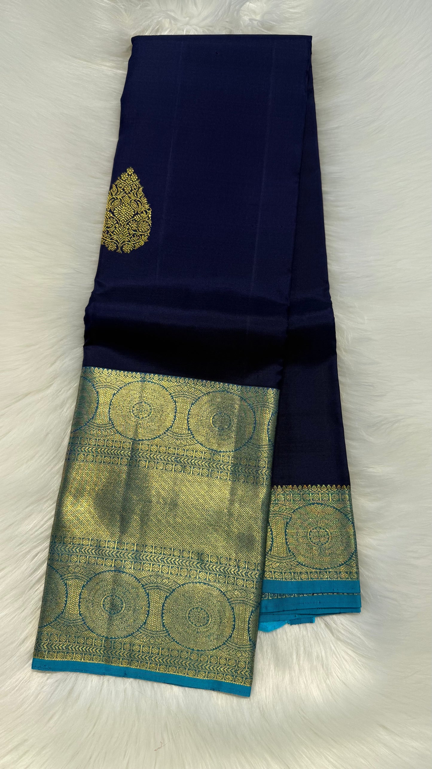NAVY BLUE WITH CONTRAST SKY BLUE GOLD ZARI HANDLOOM KANCHIPURAM SILK SAREE (KSS412)