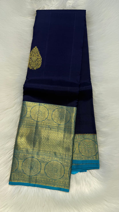 NAVY BLUE WITH CONTRAST SKY BLUE GOLD ZARI HANDLOOM KANCHIPURAM SILK SAREE (KSS412)