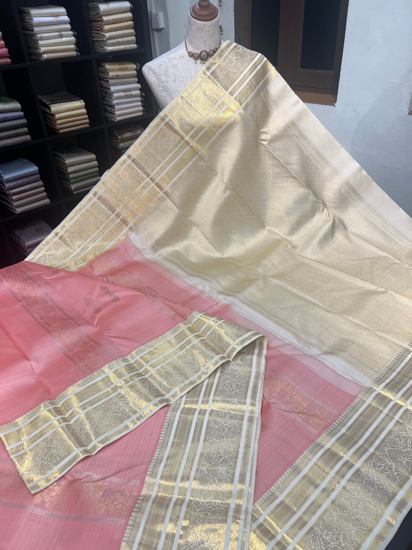 LIGHT SALMON PINK PURE KANCHIPURAM HANDLOOM SILK SAREE