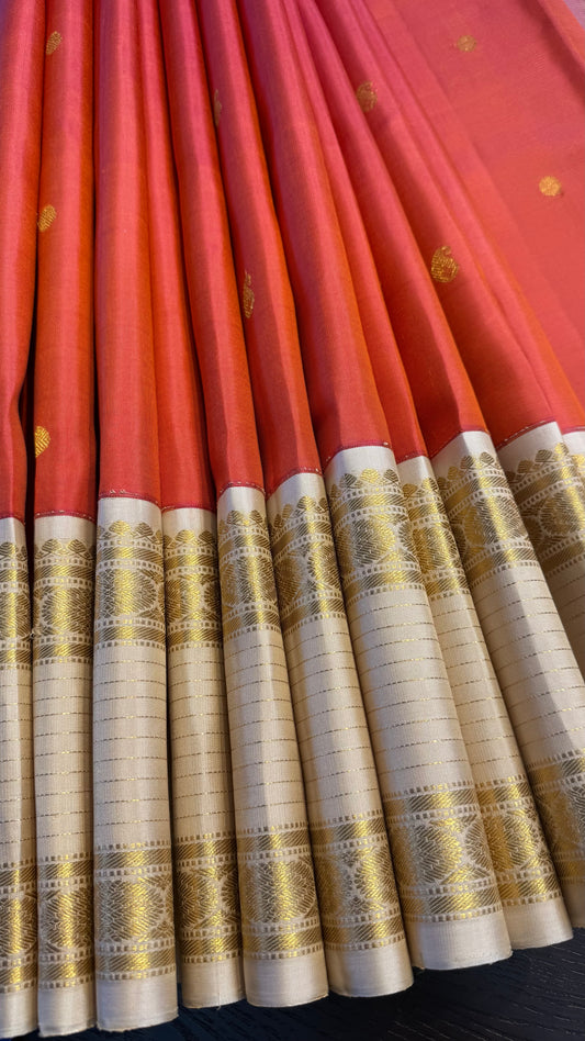 REDDISH ORANGE WITH CONTRAST OFF WHITE BORDER HANDLOOM KANICHIPURAM SILK SAREE (KSS305)
