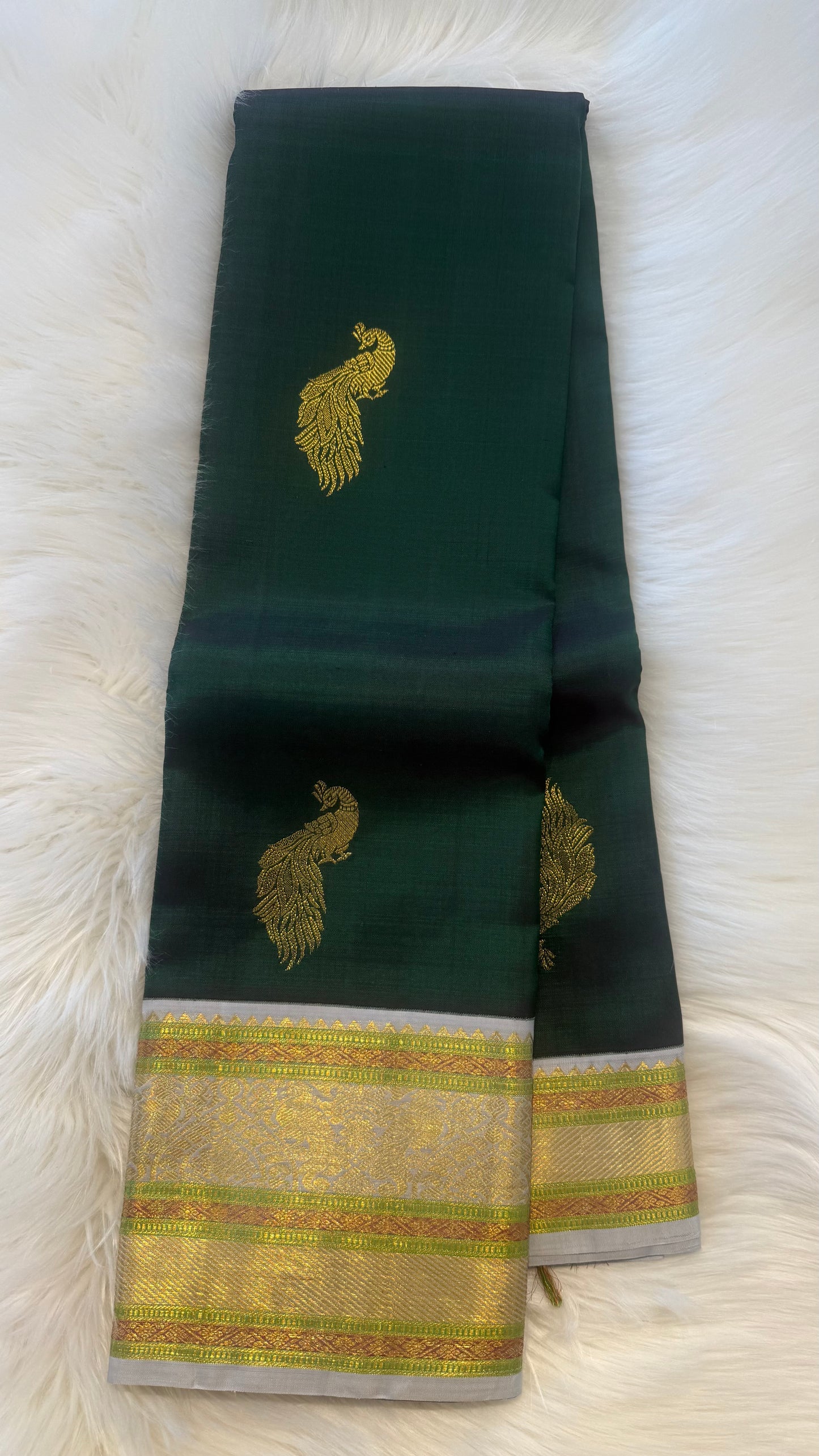 ROYAL GREEN WITH CONTRAST MINT CREAM GOLD ZARI HANDLOOM KANCHIPURAM SILK SAREE (KSS477)