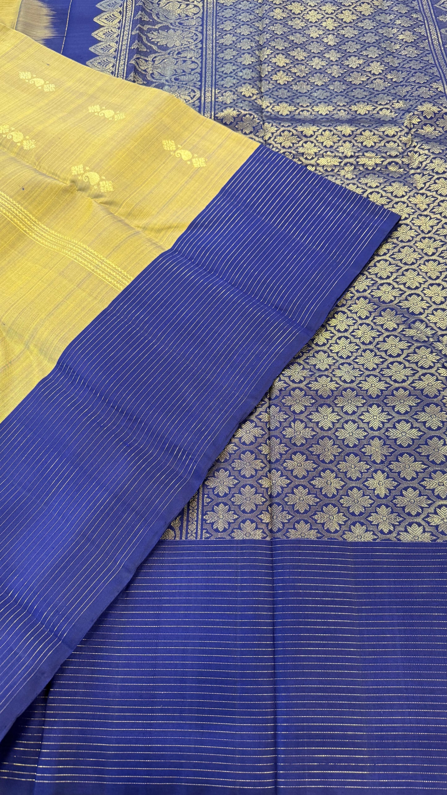 OLIVE GREEN WITH CONTRAST NAVY BLUEY GOLD ZARI HANDLOOM KANICHIPURAM SILK SAREE (KSS141)
