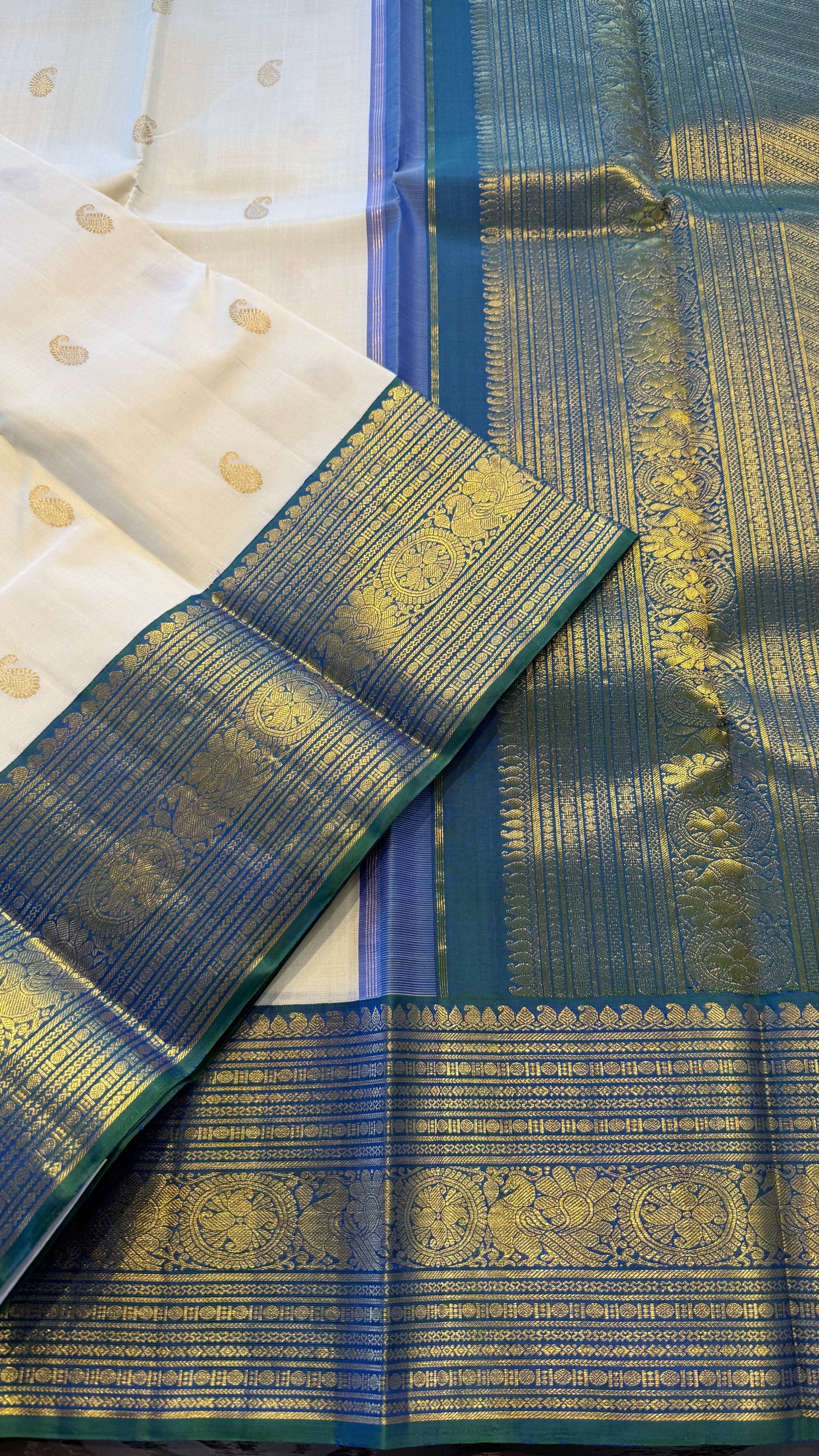 OFF WHITE WITH CONTRAST PEACOCK GREEN GOLD ZARI HANDLOOM KANCHIPURAM SILK SAREE (KSS 474)
