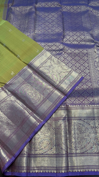 LEAF GREEN WITH CONTRAST DARK LAVENDER GOLD ZARI HANDLOOM KANICHIPURAM SILK SAREE (KSS118)