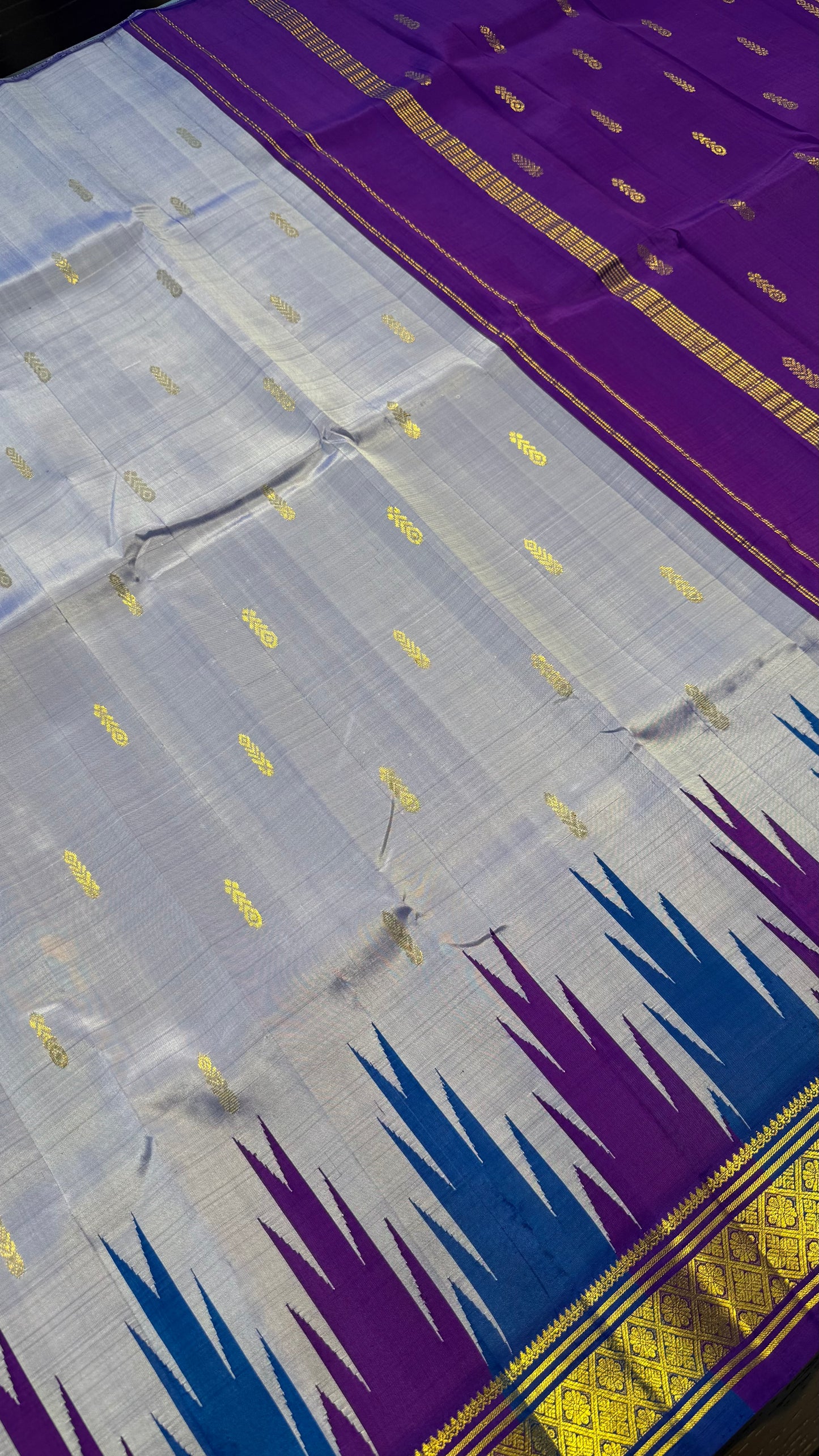 LILAC WITH CONTRAST PURPLE AND BLUE PURE HANDLOOM KANCHIPURAM SINGLE SIDE BORDER SILK SAREE (KSSB31)