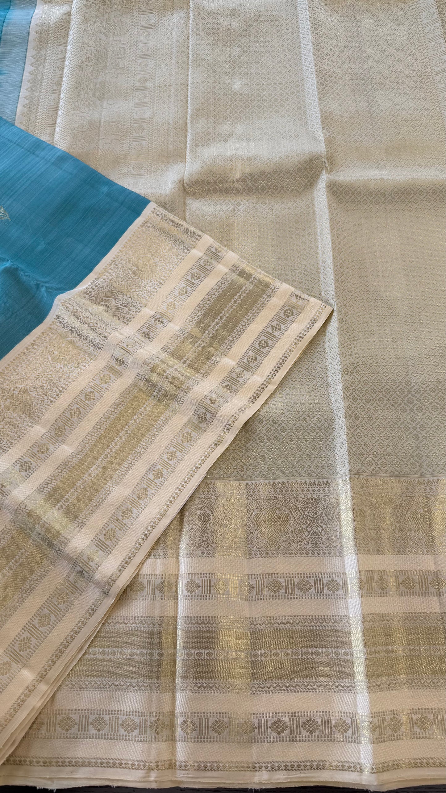MINT GREEN WITH CONTRAST WHITE GOLD ZARI HANDLOOM KANICHIPURAM SILK SAREE (KSS52)