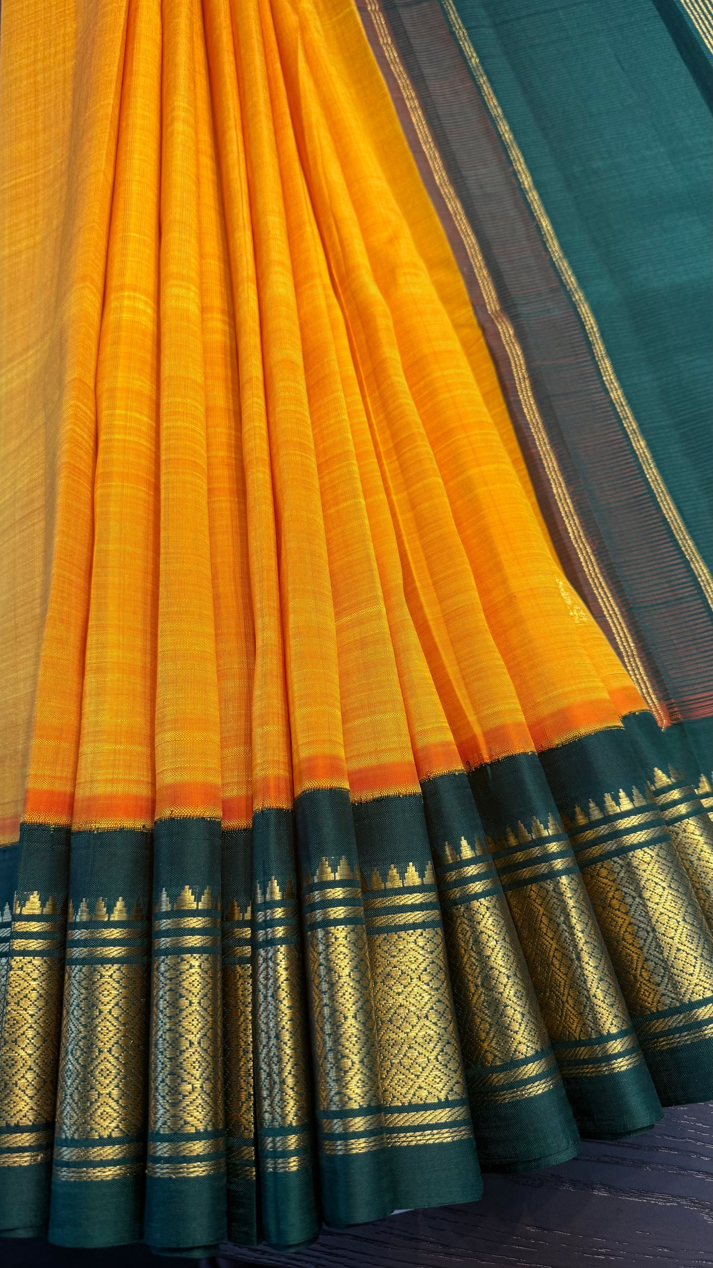 MANGO YELLOW WITH CONTRAST DARK GREEN PURE HANDLOOM KANCHIPURAM SINGLE SIDE BORDER SILK SAREE (KSSB19)
