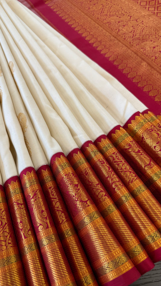 WHITE WITH CONTRAST DEEP RED GOLD ZARI HANDLOOM KANICHIPURAM SILK SAREE (KSS71)