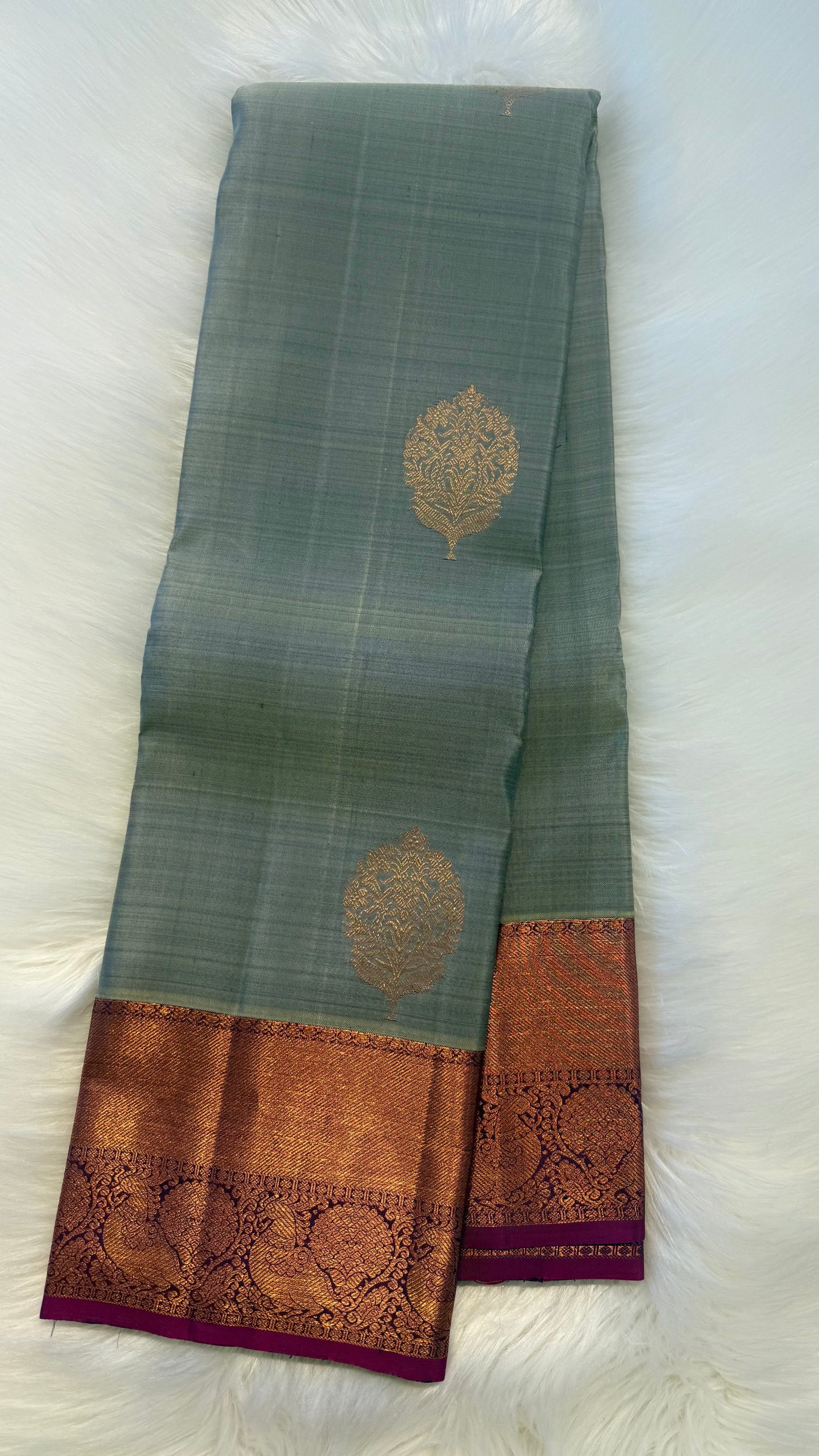 TAUPE GREY WITH CONTRAST PURPLE GOLD ZARI HANDLOOM KANICHIPURAM SILK SAREE (KSS329)