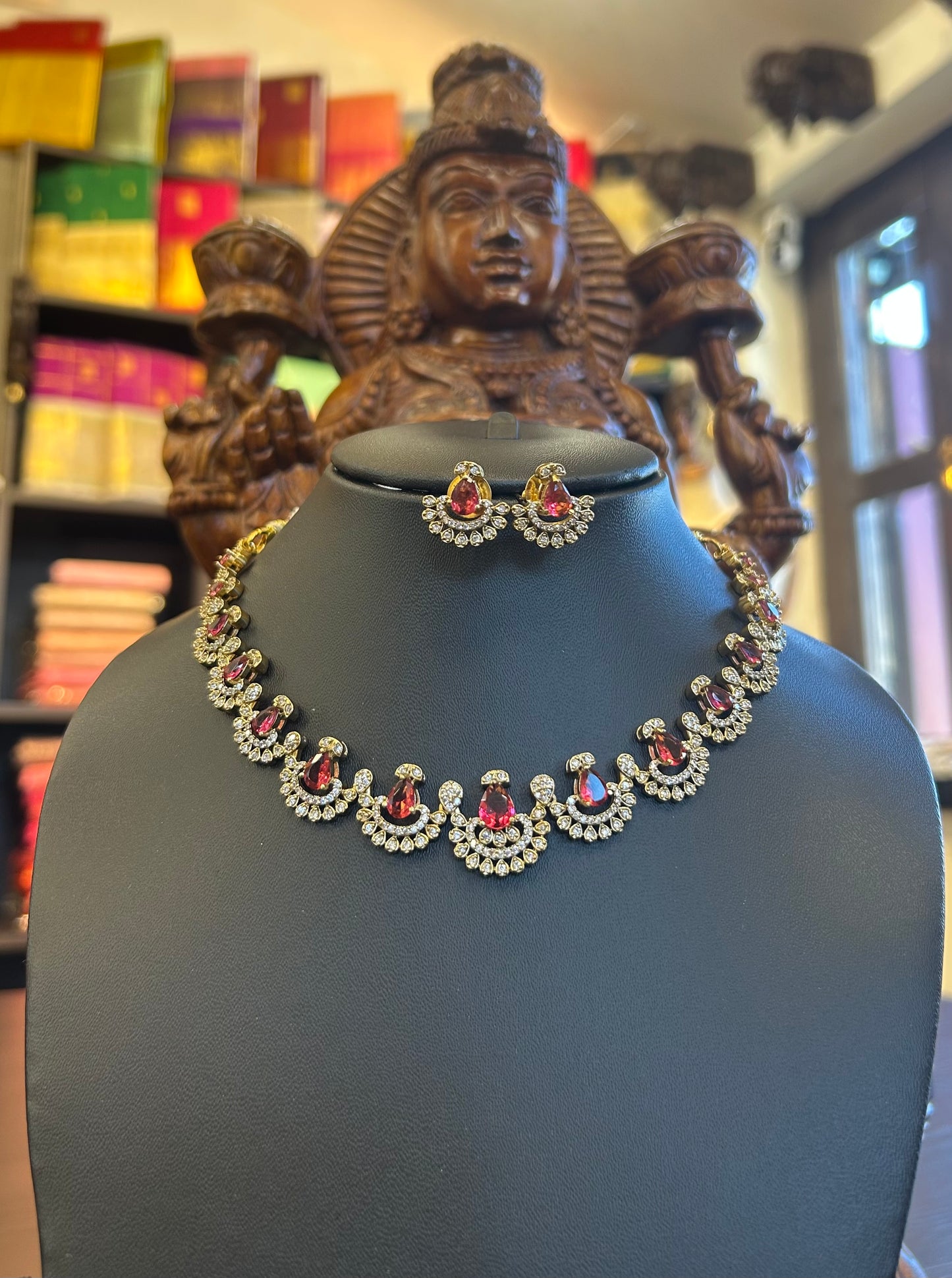 Mira Necklace Set