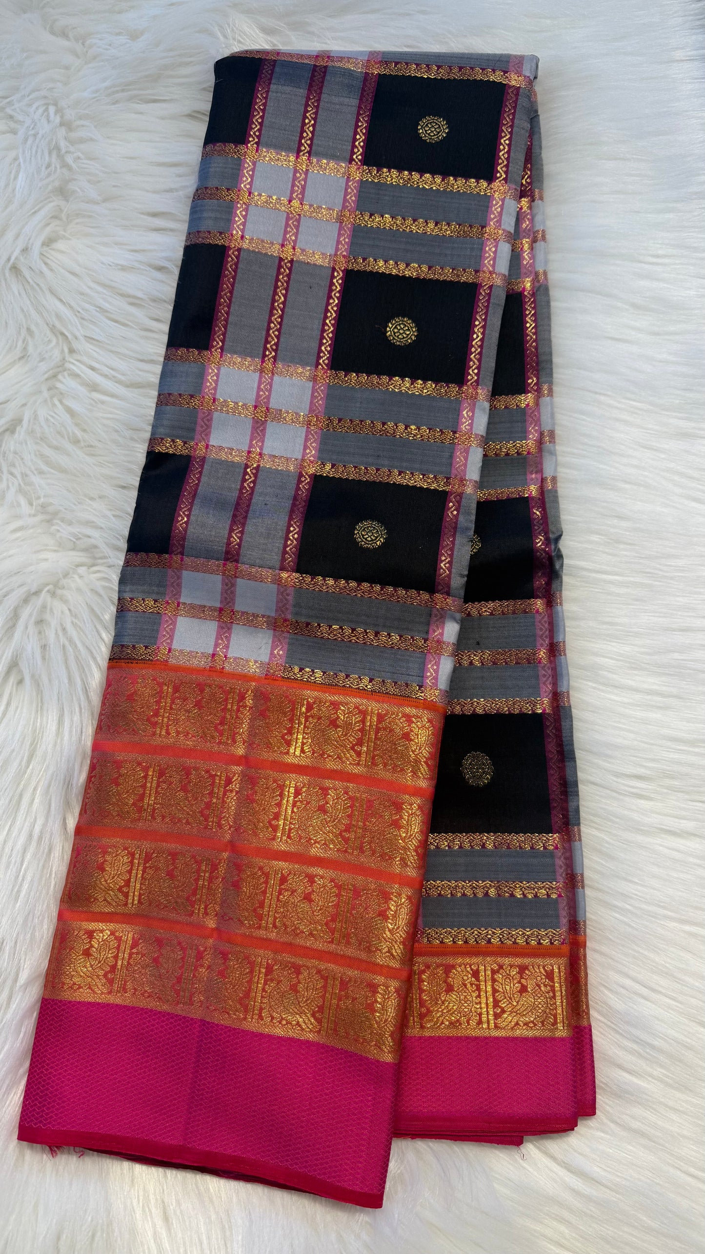 BLACK AND WHITE CHECKED WITH CONTRAST KANAKAMBARAM PINK GOLD ZARI HANDLOOM KANICHIPURAM SILK SAREE (KSS281)