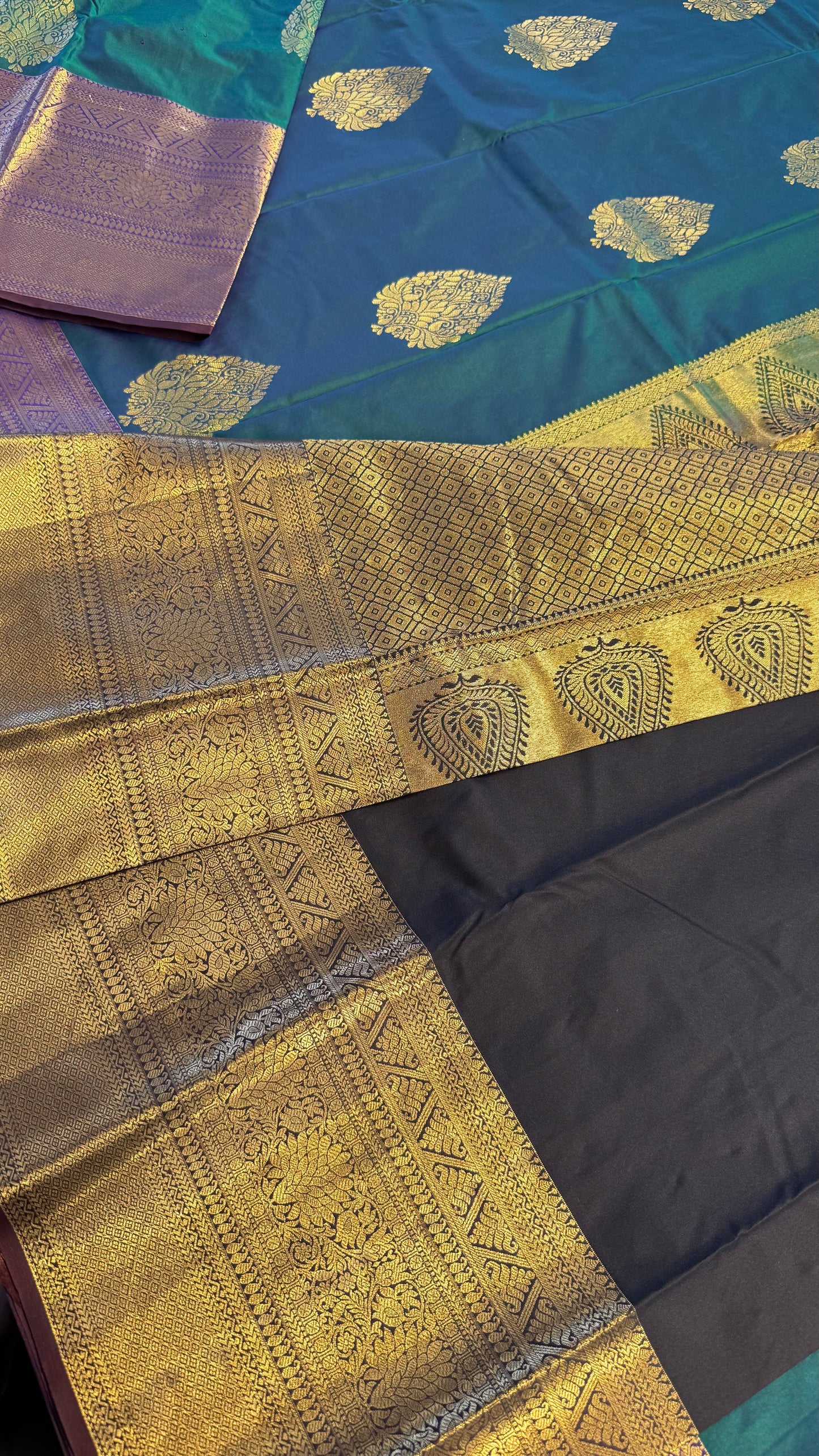 PEACOCK GREEN WITH CONTRAST PURPLE SILK KANICHIPURAM SILK SAREE (SSKS50)
