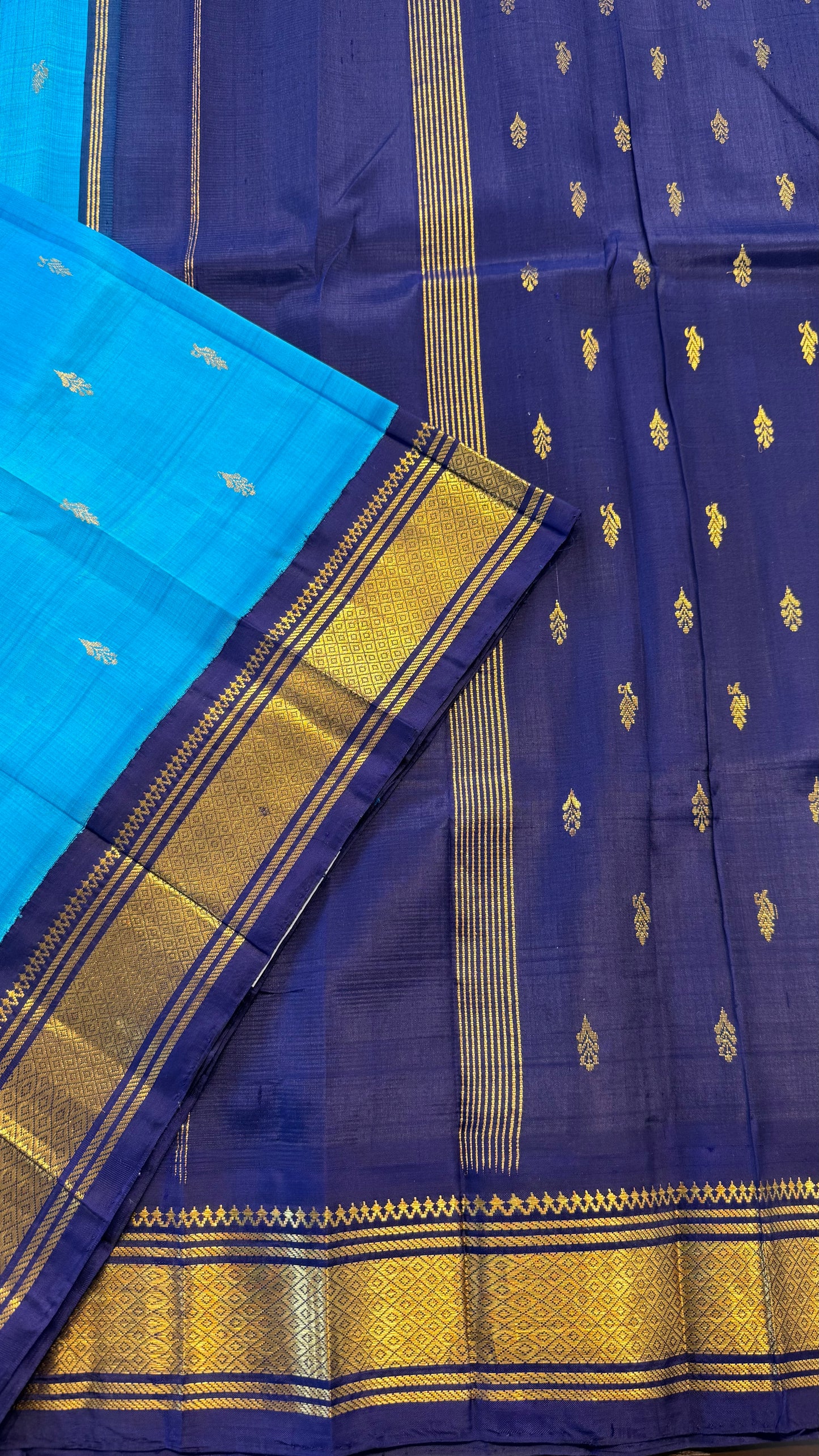 LIGHT BLUE WITH CONTRAST NAVY BLUE PURE HANDLOOM KANCHIPURAM SINGLE SIDE BORDER SILK SAREE (KSSB10)