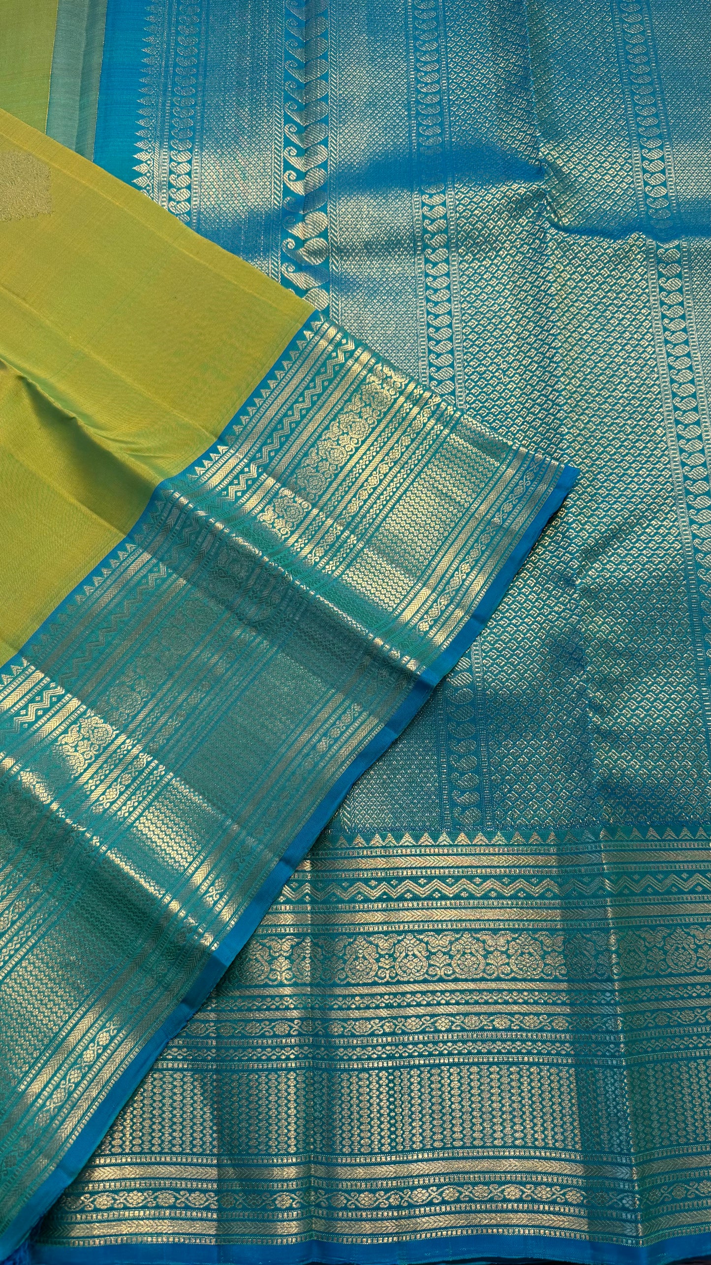 PARROT GREEN WITH TURQUOISE BLUE CONTRAST HANDLOOM KANICHIPURAM SILK SAREE (KSS433)