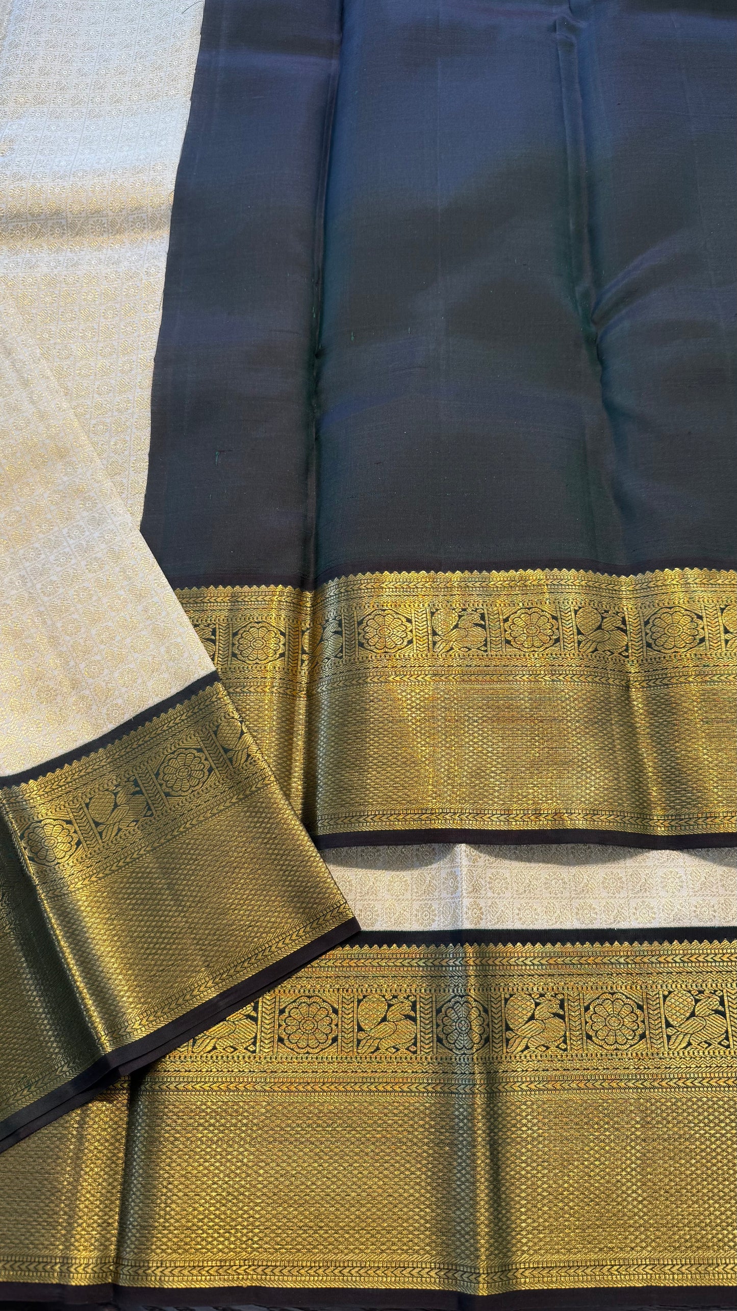 PASTEL PISTACHIO GREEN WITH CONTRAST DUAL TONE  GREEN GOLD ZARI HANDLOOM KANICHIPURAM SILK SAREE (KSS485)