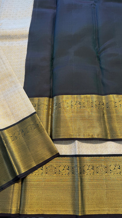 PASTEL PISTACHIO GREEN WITH CONTRAST DUAL TONE  GREEN GOLD ZARI HANDLOOM KANICHIPURAM SILK SAREE (KSS485)
