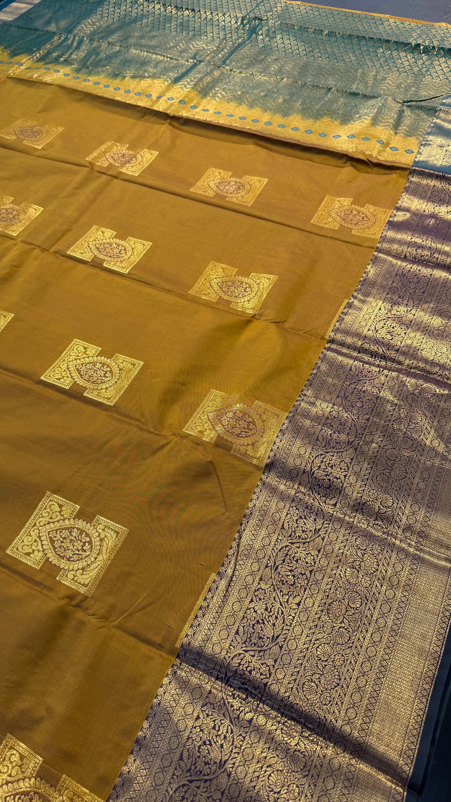OLIVE WITH CONTRAST GREEN SILK KANICHIPURAM SILK SAREE (SSKS42)