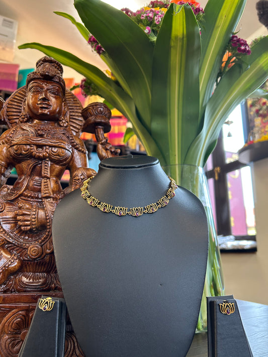 Single Layer Lotus Motif Necklace Set With Red Stone