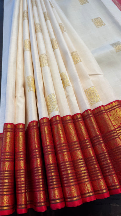 OFF WHITE WITH CONTRAST RED GOLD ZARI HANDLOOM KANCHIPURAM SILK SAREE (KSS475)