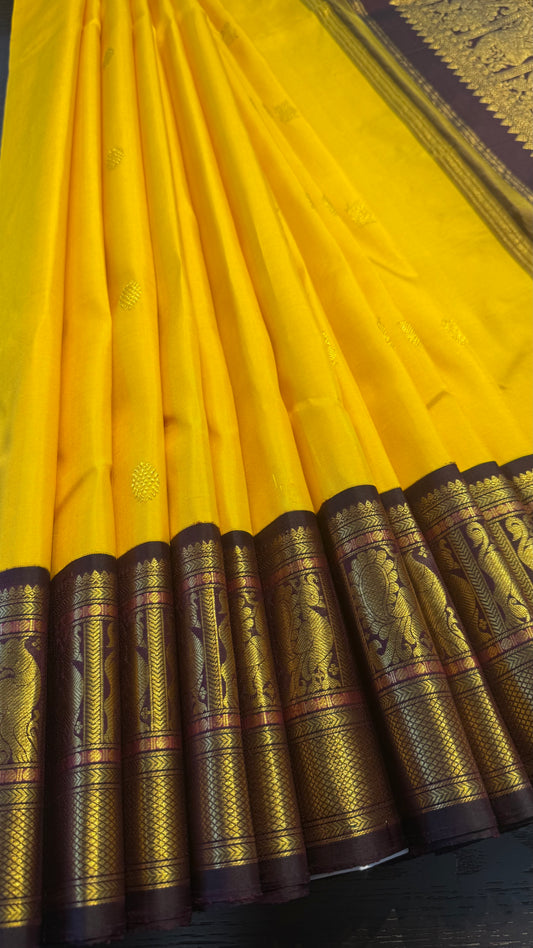 YELLOW WITH CONTRAST PLUM PURPLE GOLD ZARI HANDLOOM KANCHIPURAM SILK SAREE (KSS455)