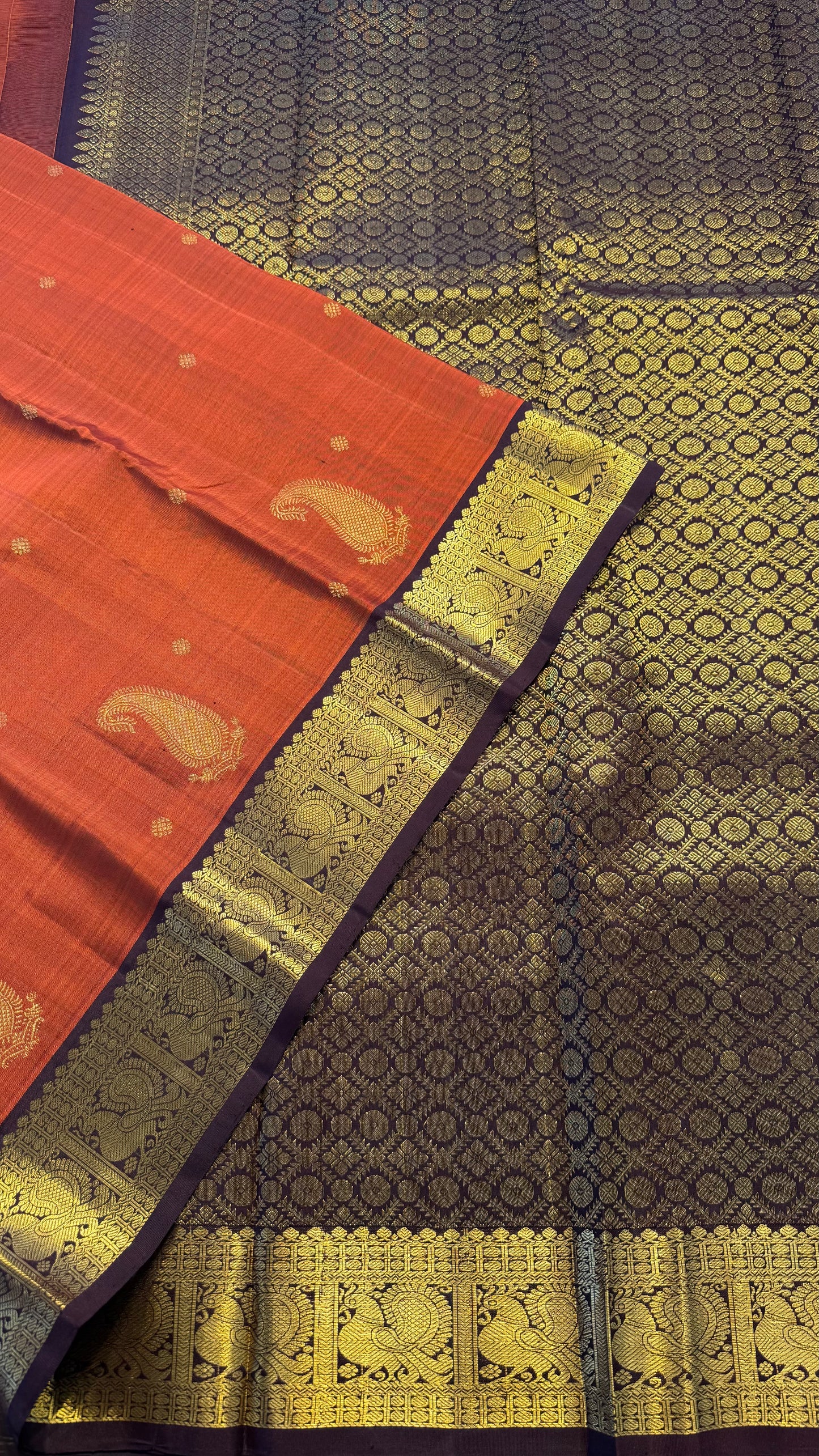 RUST ORANGE WITH CONTRAST DEEP BROWN GOLD ZARI HANDLOOM KANICHIPURAM SILK SAREE (KSS196)