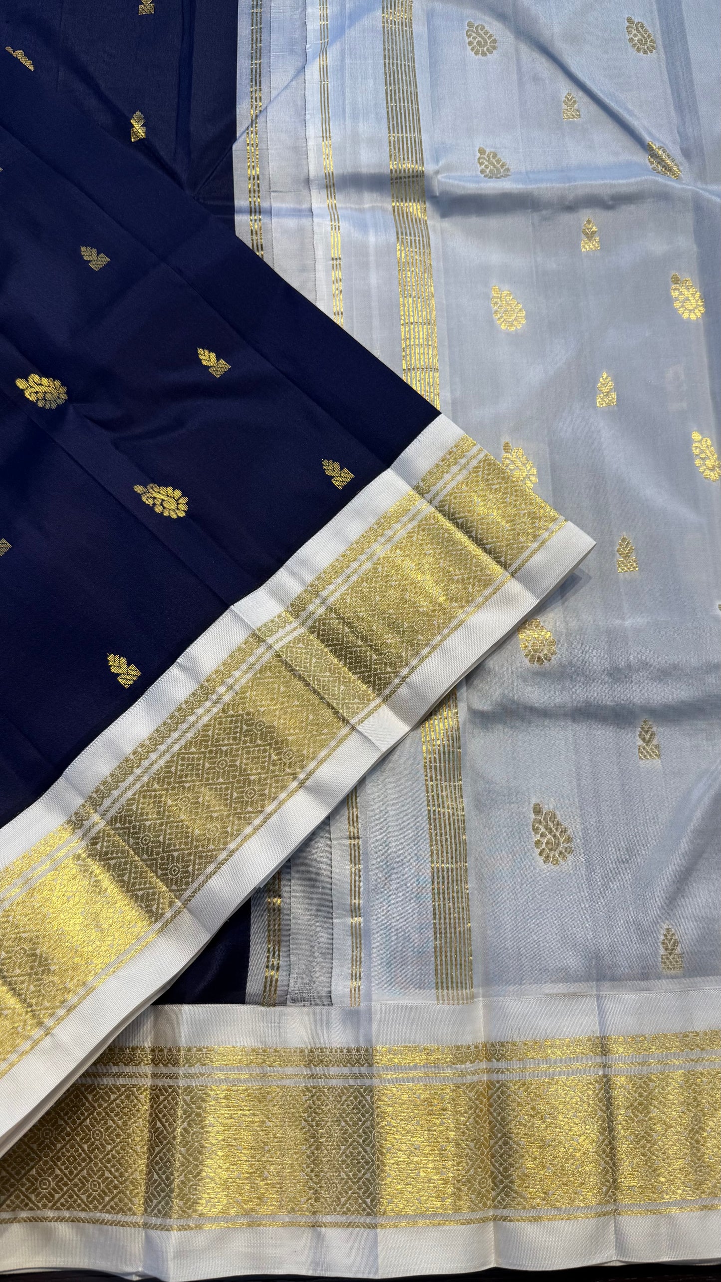 NAVY BLUE WITH CONTRAST GOLD PURE HANDLOOM KANCHIPURAM SINGLE SIDE BORDER SILK SAREE (KSSB20)