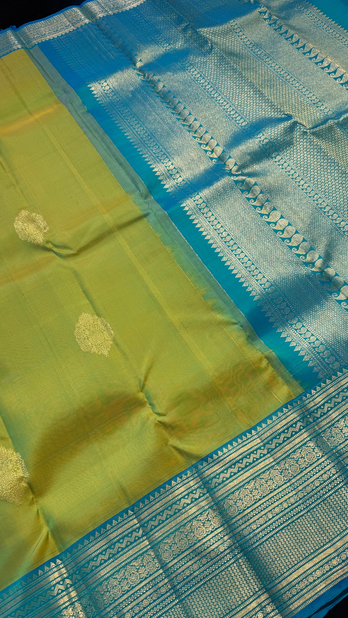 PARROT GREEN WITH TURQUOISE BLUE CONTRAST HANDLOOM KANICHIPURAM SILK SAREE (KSS433)
