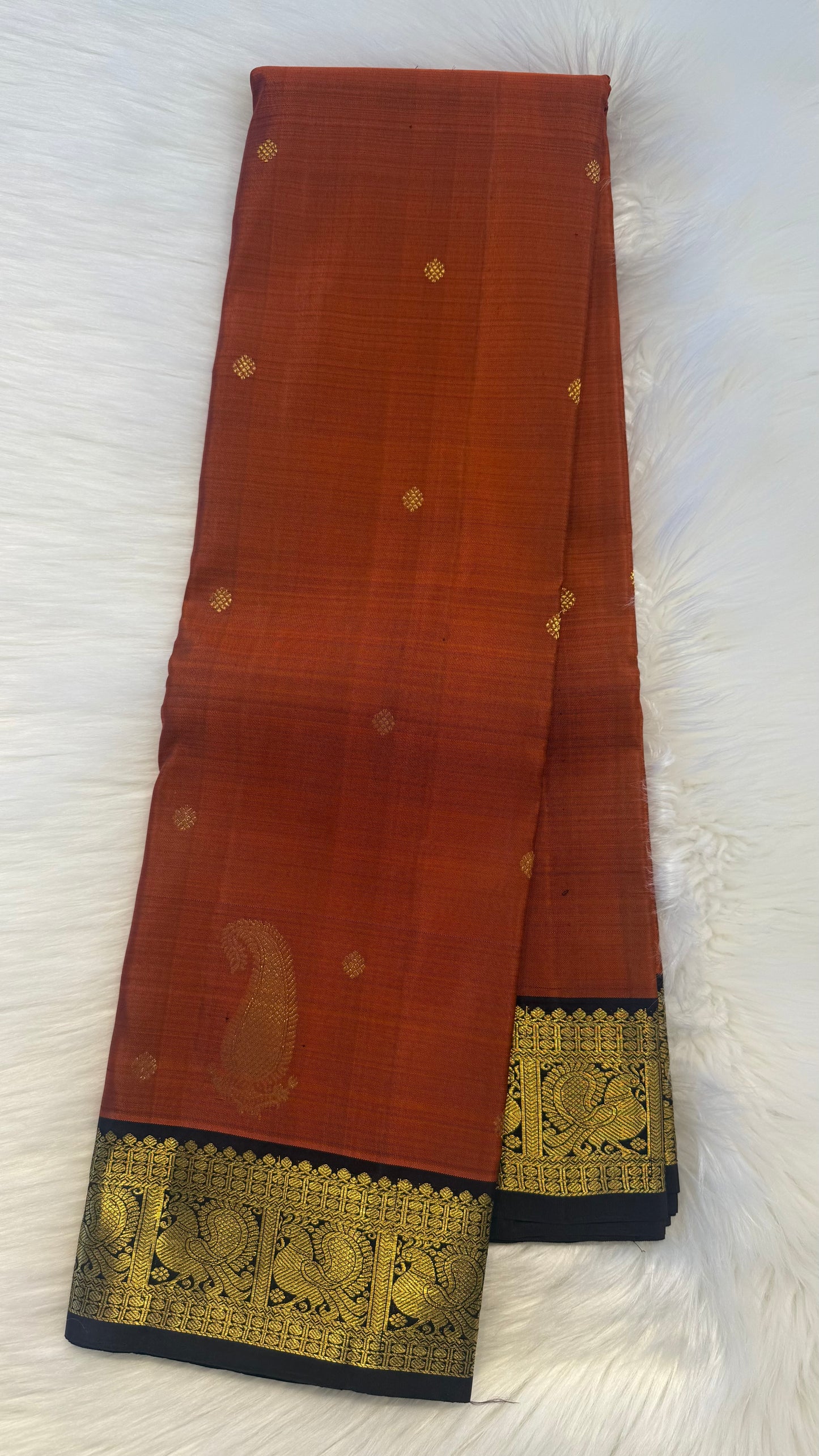RUST ORANGE WITH CONTRAST DEEP BROWN GOLD ZARI HANDLOOM KANICHIPURAM SILK SAREE (KSS196)