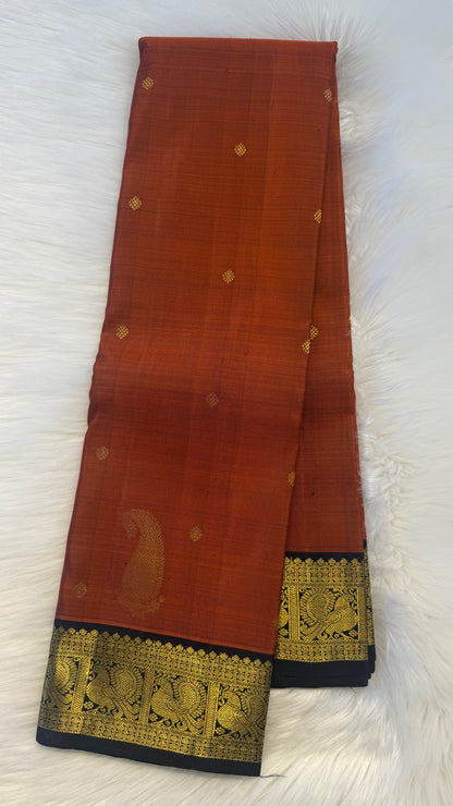 RUST ORANGE WITH CONTRAST DEEP BROWN GOLD ZARI HANDLOOM KANICHIPURAM SILK SAREE (KSS196)