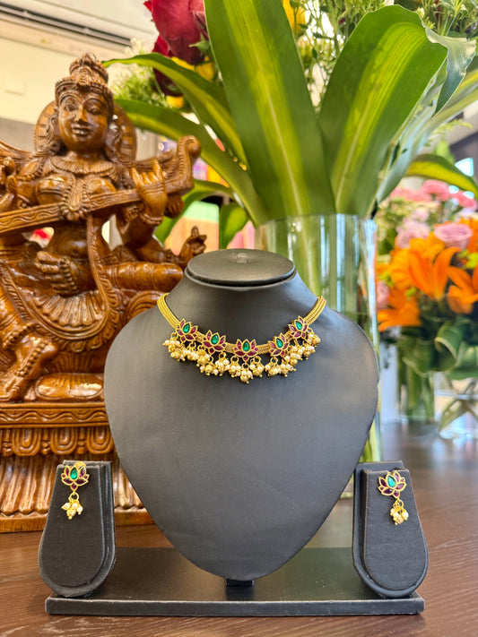 Pavati Short Necklace Jewellery Set