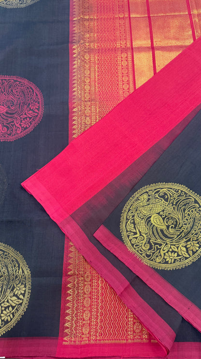 BORDERLESS BLACK WITH CONTRAST MAROON KANCHIPURAM SILK COTTON (KSC60)