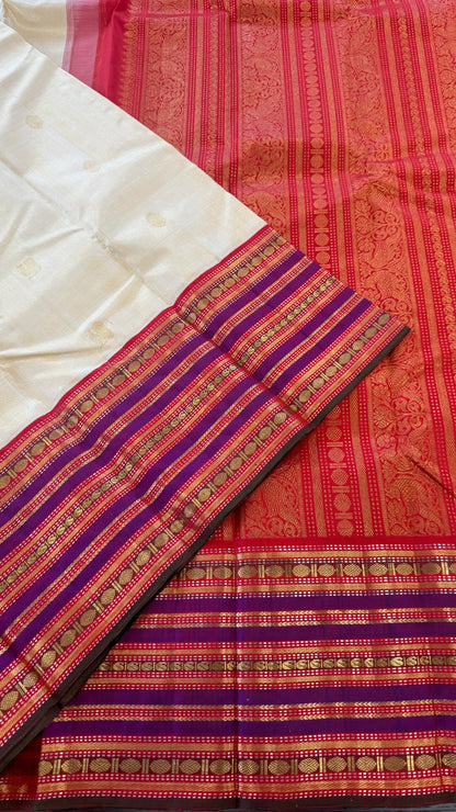 GOLD KORVAI CONTRAST RED BORDER GOLD ZARI HANDLOOM KANICHIPURAM SILK SAREE (KSS62)